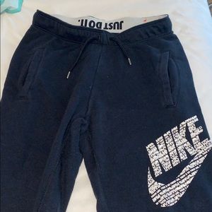 Cropped Nike sweats